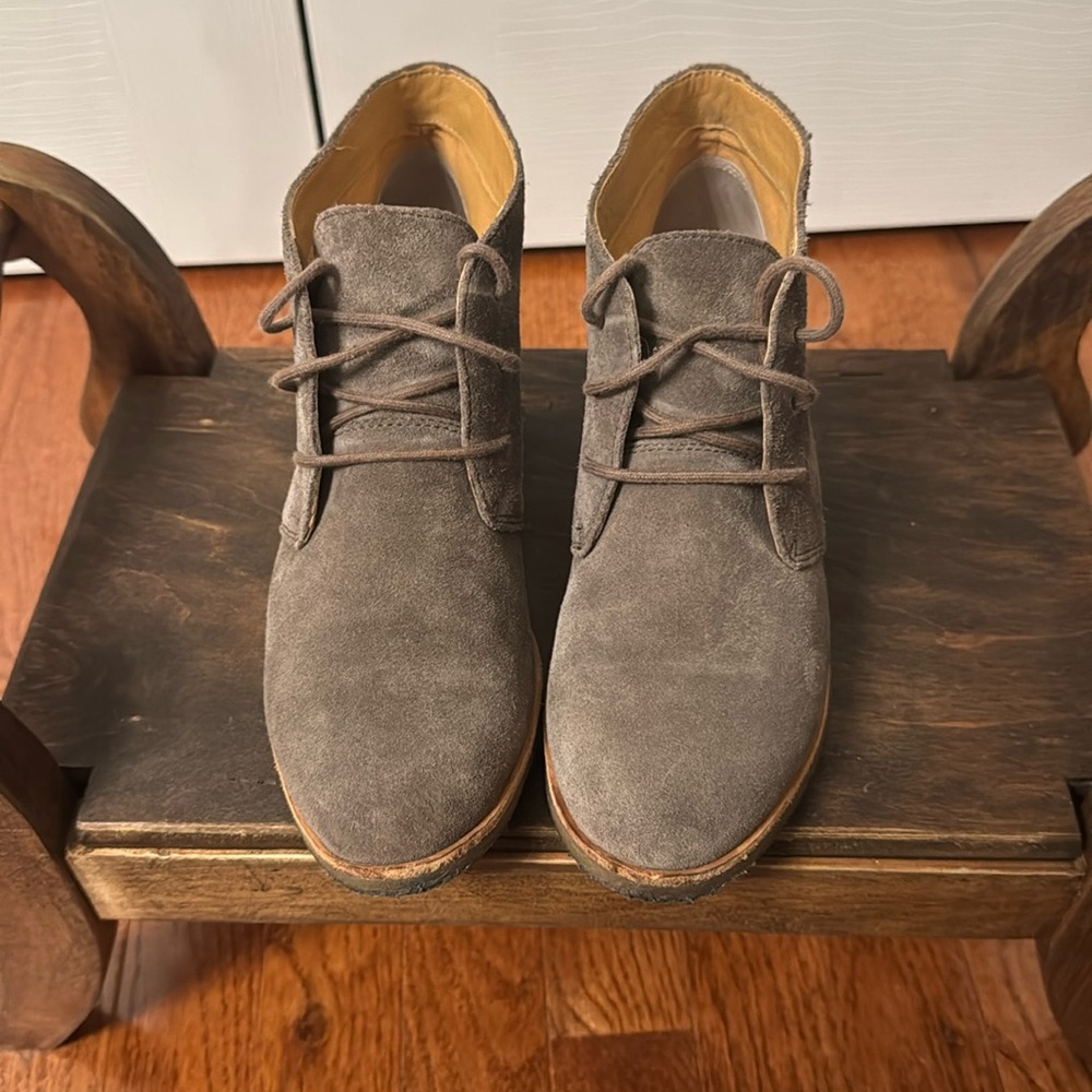 Clarks Phenia Desert Boot in Khaki Suede